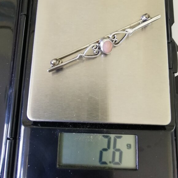 English Silver Vintage Double Heart Design Coral Stone Bar Brooch - Picture 10 of 10